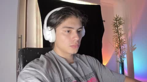 Snapshot of gio_russo chatting on 04-30-26, 08:57 GioRusso online show from 04-30-26, 08:57