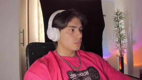 Snapshot of gio_russo chatting on 05-11-26, 02:01 GioRusso online show from 05-11-26, 02:01