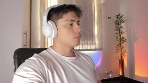 Snapshot of gio_russo chatting on 06-03-26, 04:01 GioRusso online show from 06-03-26, 04:01