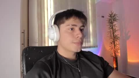 Snapshot of gio_russo chatting on 06-08-26, 08:20 GioRusso online show from 06-08-26, 08:20
