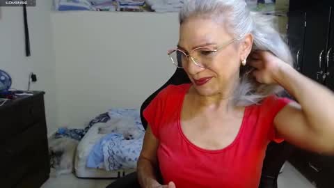 Snapshot of giorgia_xue53 chatting on 02-06-25, 04:31 Mary online show from 02-06-25, 04:31