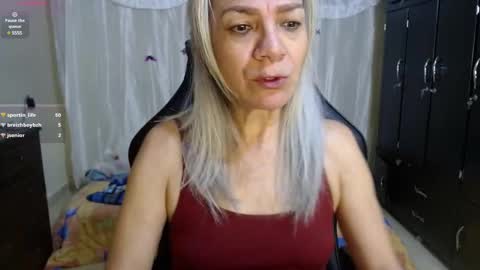 Snapshot of giorgia_xue53 chatting on 03-06-25, 05:35 Mary online show from 03-06-25, 05:35