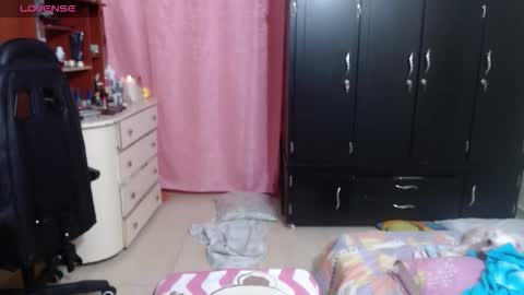 Snapshot of giorgia_xue53 chatting on 10-12-25, 05:17 Mary online show from 10-12-25, 05:17