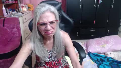 Snapshot of giorgia_xue53 chatting on 11-06-25, 05:52 Mary online show from 11-06-25, 05:52