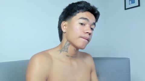 Snapshot of giraldo_giraldo chatting on 01-18-25, 02:02 Giraldo online show from 01-18-25, 02:02