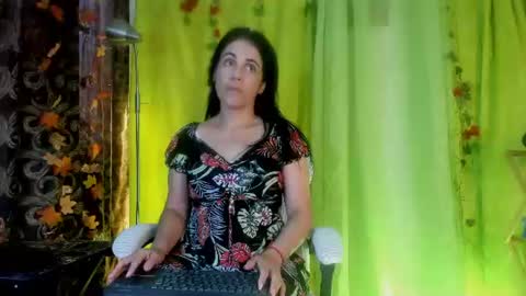 Snapshot of girasol_walton chatting on 06-28-26, 02:01 Girasol Walton online show from 06-28-26, 02:01
