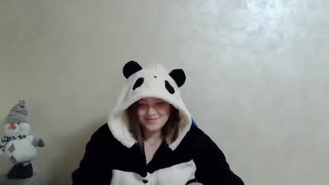 Snapshot of girl_leya chatting on 12-04-24, 03:04 girl_leya online show from 12-04-24, 03:04