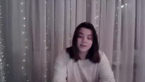 Snapshot of girl_leya chatting on 02-19-25, 08:31 girl_leya online show from 02-19-25, 08:31