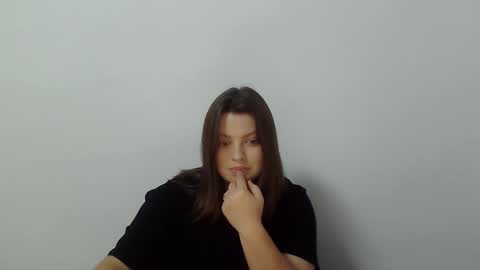 Snapshot of girl_leya chatting on 10-29-25, 08:21 girl_leya online show from 10-29-25, 08:21