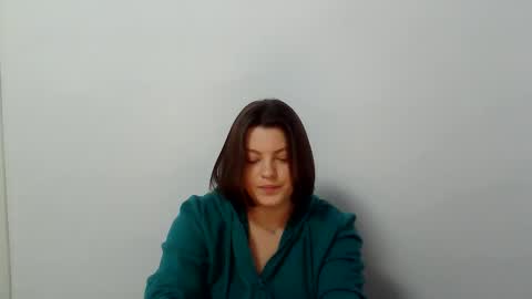 Snapshot of girl_leya chatting on 11-17-25, 08:14 girl_leya online show from 11-17-25, 08:14
