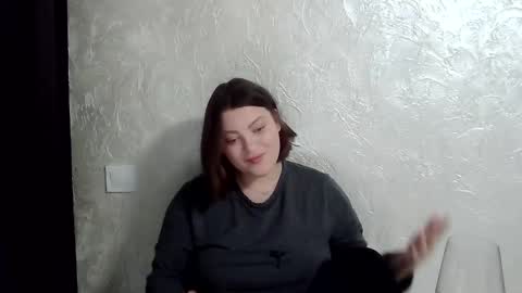 Snapshot of girl_leya chatting on 12-14-25, 09:08 girl_leya online show from 12-14-25, 09:08