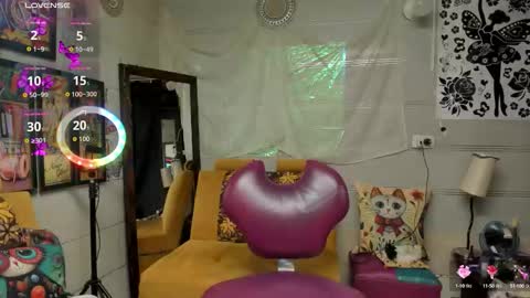 Snapshot of girl_luna_ chatting on 09-18-25, 11:29 girl_luna_ online show from 09-18-25, 11:29
