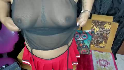 Snapshot of girl_luna_ chatting on 10-18-25, 07:03 girl_luna_ online show from 10-18-25, 07:03