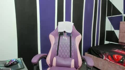 girl_princess18 online show from 12-15-25, 07:18