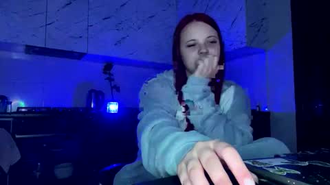 girl_shy07 online show from 04-16-26, 09:39