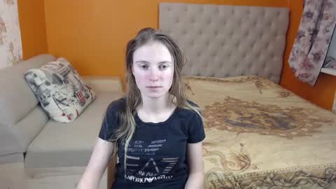 Snapshot of girl_summer97 chatting on 01-25-25, 02:47 Katia online show from 01-25-25, 02:47