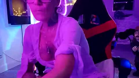 Snapshot of girls227445638252 chatting on 11-08-25, 04:34 girls227445638252 online show from 11-08-25, 04:34