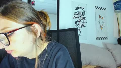 Snapshot of girlsativa chatting on 12-03-24, 03:20 Maze Thumbs up online show from 12-03-24, 03:20