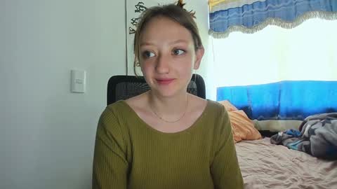 Snapshot of girlsativa chatting on 12-24-24, 03:58 Maze Thumbs up online show from 12-24-24, 03:58