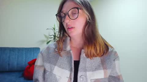 Snapshot of girlsativa chatting on 01-09-25, 01:50 Maze Thumbs up online show from 01-09-25, 01:50