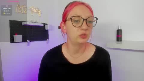 Snapshot of girlsativa chatting on 10-22-25, 03:23 Maze Thumbs up online show from 10-22-25, 03:23