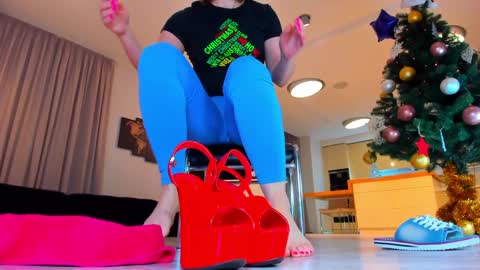 Snapshot of girlsquirts_ chatting on 12-23-24, 04:01 GIRLSQUIRTS FOLLOW ME online show from 12-23-24, 04:01