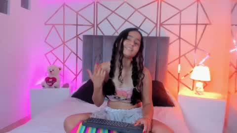 Snapshot of giselle_roldan chatting on 02-23-25, 12:59 GISELLE ROLDAN online show from 02-23-25, 12:59