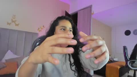 GISELLE ROLDAN online show from 04-18-26, 04:49