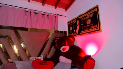 . Gisel Reyes . online show from 01-09-25, 02:01