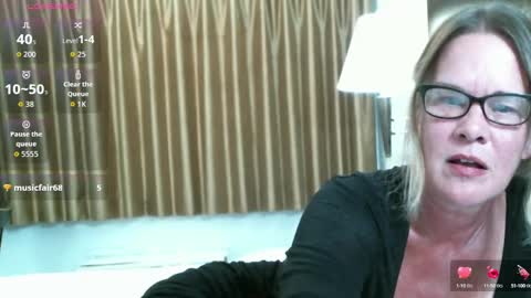 Gwendolyn online show from 09-14-25, 01:16