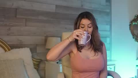 Snapshot of glamourousmom chatting on 02-28-25, 04:21 CharmingMom online show from 02-28-25, 04:21