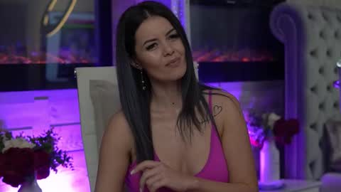 Snapshot of glamourousmom chatting on 11-06-25, 04:24 CharmingMom online show from 11-06-25, 04:24