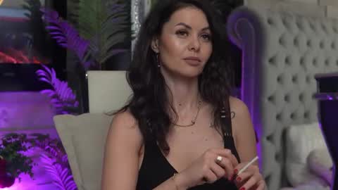 Snapshot of glamourousmom chatting on 01-07-26, 04:26 CharmingMom online show from 01-07-26, 04:26