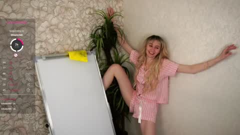 Snapshot of glennabardy chatting on 02-01-25, 06:51 Sandra online show from 02-01-25, 06:51