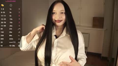 Snapshot of glennabardy chatting on 02-25-26, 06:39 Sandra online show from 02-25-26, 06:39