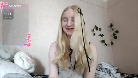 Laura online show from 04-24-26, 07:00
