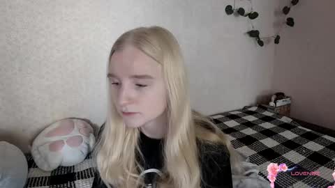 Laura online show from 05-06-26, 09:03