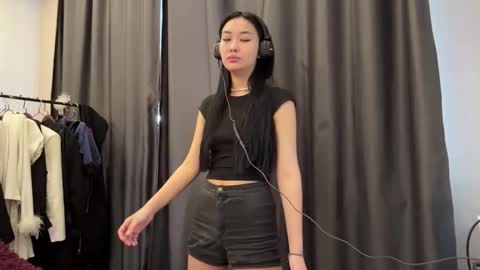 Mia online show from 03-23-26, 09:24