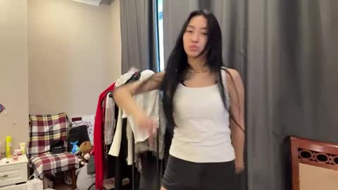 Mia online show from 04-04-26, 11:18