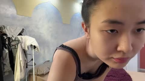 Mia online show from 04-14-26, 10:43