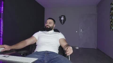 Matthew .. for short call me Matt online show from 02-05-26, 01:10