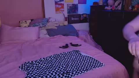 Glitch online show from 02-05-25, 09:29