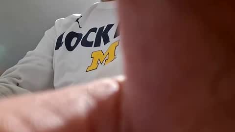 Snapshot of glizzy4u chatting on 04-12-26, 01:49 glizzy4u online show from 04-12-26, 01:49