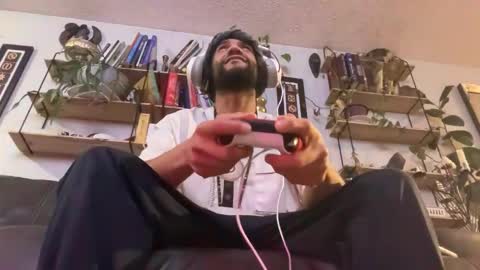 Snapshot of globalmovement chatting on 12-05-25, 02:53 globalmovement online show from 12-05-25, 02:53