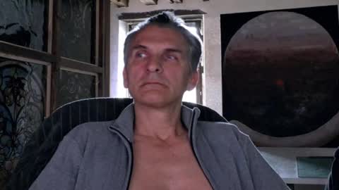 Snapshot of globulerouge chatting on 05-18-26, 04:13 Globule Rouge online show from 05-18-26, 04:13