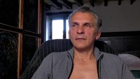 Snapshot of globulerouge chatting on 05-20-26, 06:03 Globule Rouge online show from 05-20-26, 06:03
