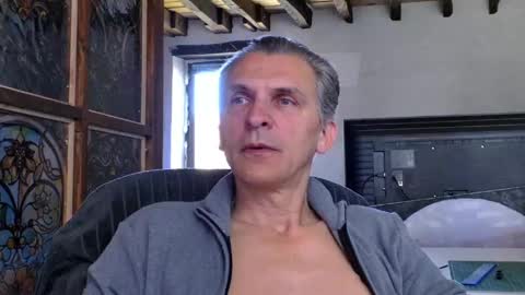 Snapshot of globulerouge chatting on 05-21-26, 03:30 Globule Rouge online show from 05-21-26, 03:30