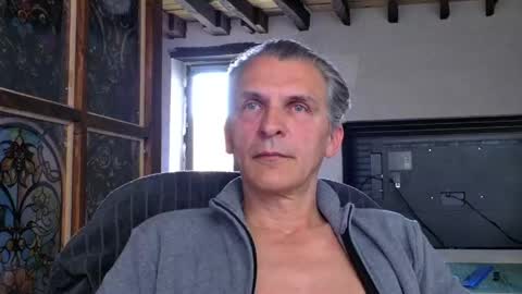 Snapshot of globulerouge chatting on 05-22-26, 05:07 Globule Rouge online show from 05-22-26, 05:07