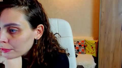 Gloria Wood online show from 11-15-25, 06:26