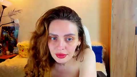 Snapshot of gloria_wood chatting on 06-16-26, 06:10 Gloria Wood online show from 06-16-26, 06:10